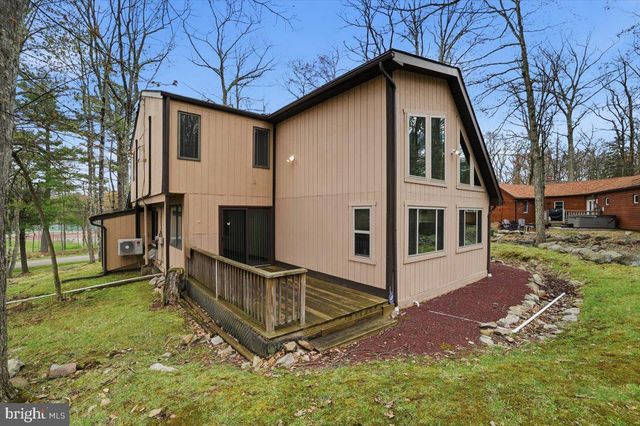 15 HAZARD RUN RD, Lake Harmony, PA 18624