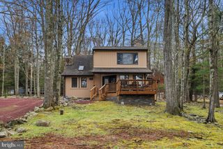 15 HAZARD RUN RD, Lake Harmony, PA 18624