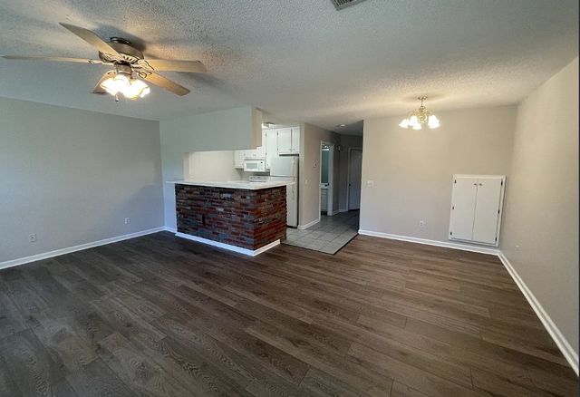 112 Candle Brook Dr, Dothan, AL 36303