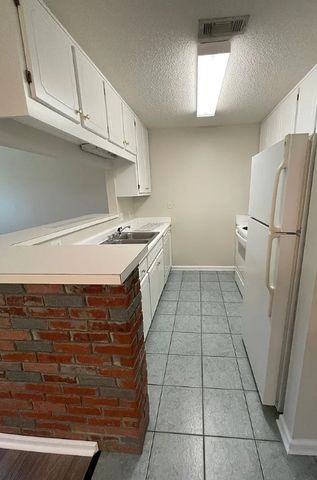 112 Candle Brook Dr, Dothan, AL 36303