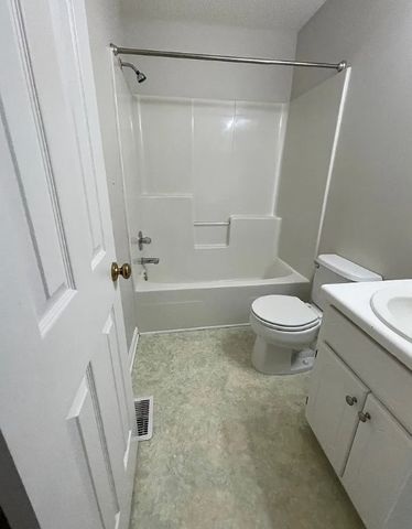 112 Candle Brook Dr, Dothan, AL 36303