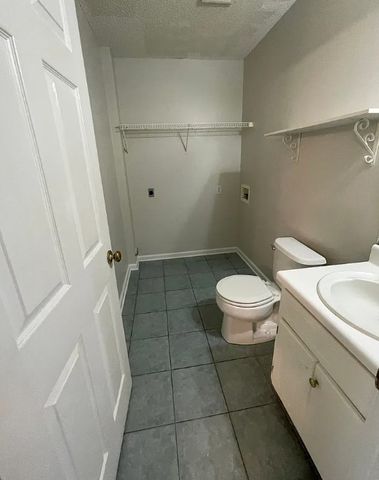 112 Candle Brook Dr, Dothan, AL 36303