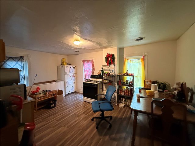 327 & 329 Howard St, City Of But Ne, PA 16001