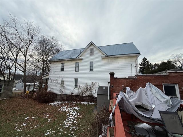 327 & 329 Howard St, City Of But Ne, PA 16001