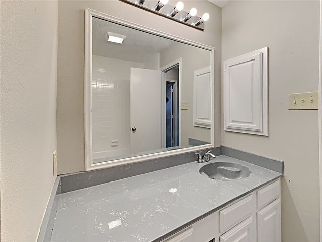 3404 Vine Ridge, Bedford, TX 76021