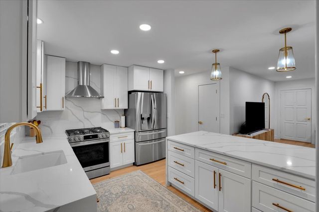 9317 Olcott Avenue, Morton Grove, IL 60053