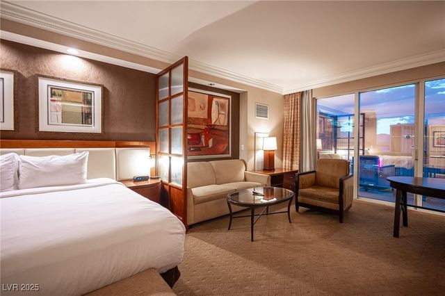 135 East HARMON Avenue 1017, Las Vegas, NV 89109