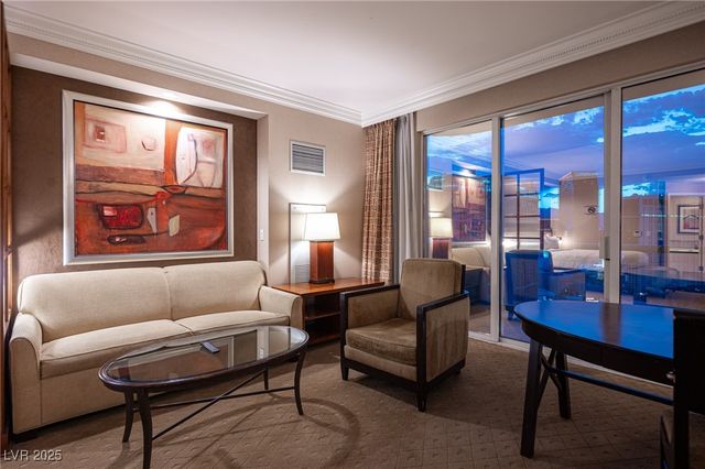 135 East HARMON Avenue 1017, Las Vegas, NV 89109