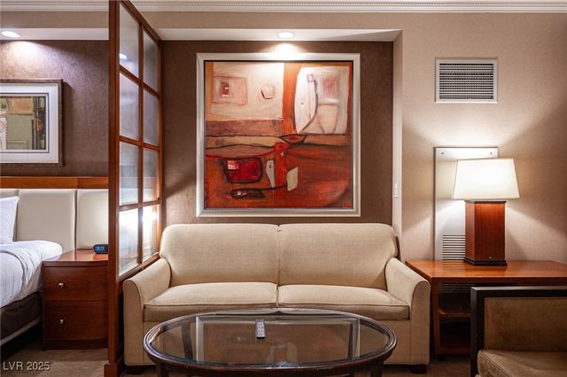 135 East HARMON Avenue 1017, Las Vegas, NV 89109