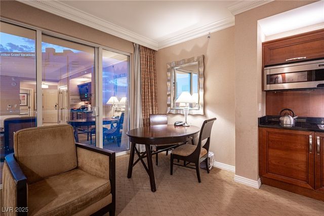 135 East HARMON Avenue 1017, Las Vegas, NV 89109