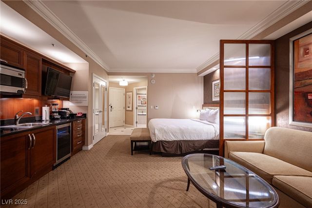 135 East HARMON Avenue 1017, Las Vegas, NV 89109