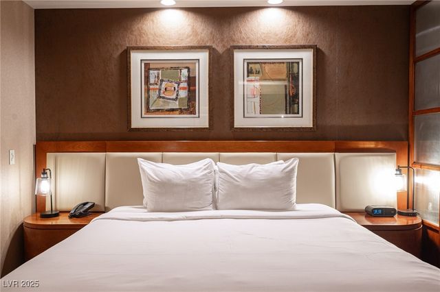 135 East HARMON Avenue 1017, Las Vegas, NV 89109