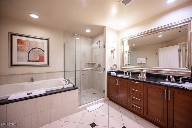 135 East HARMON Avenue 1017, Las Vegas, NV 89109