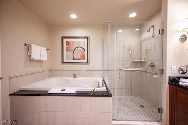 135 East HARMON Avenue 1017, Las Vegas, NV 89109