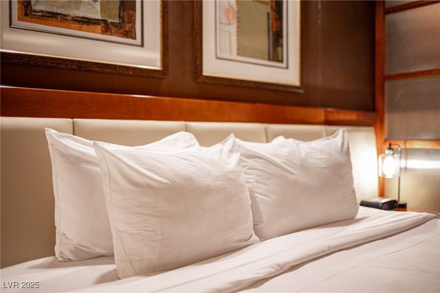 135 East HARMON Avenue 1017, Las Vegas, NV 89109