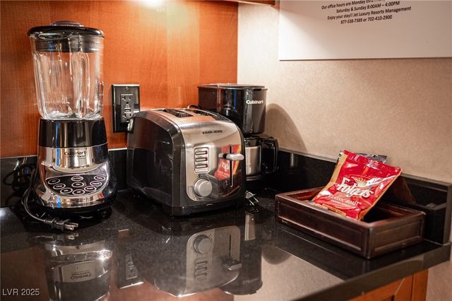 135 East HARMON Avenue 1017, Las Vegas, NV 89109