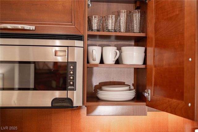 135 East HARMON Avenue 1017, Las Vegas, NV 89109