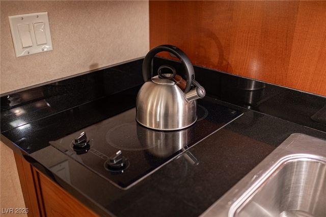 135 East HARMON Avenue 1017, Las Vegas, NV 89109