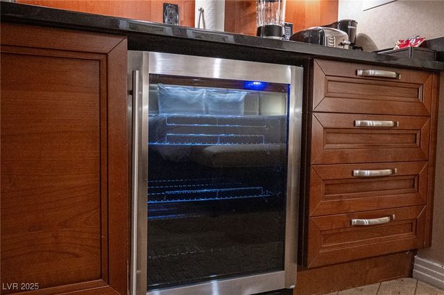 135 East HARMON Avenue 1017, Las Vegas, NV 89109