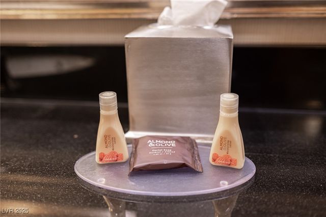 135 East HARMON Avenue 1017, Las Vegas, NV 89109