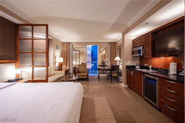 135 East HARMON Avenue 1017, Las Vegas, NV 89109