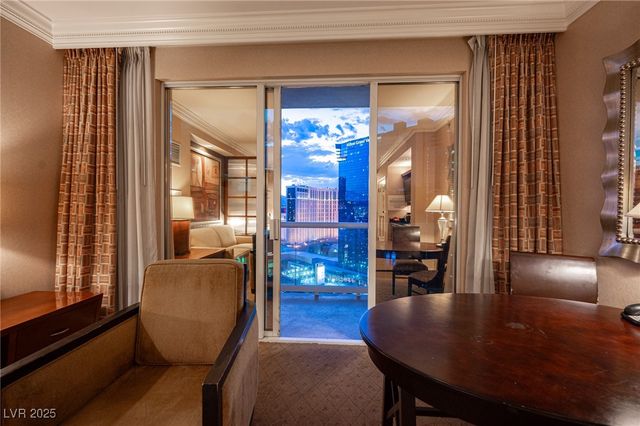 135 East HARMON Avenue 1017, Las Vegas, NV 89109