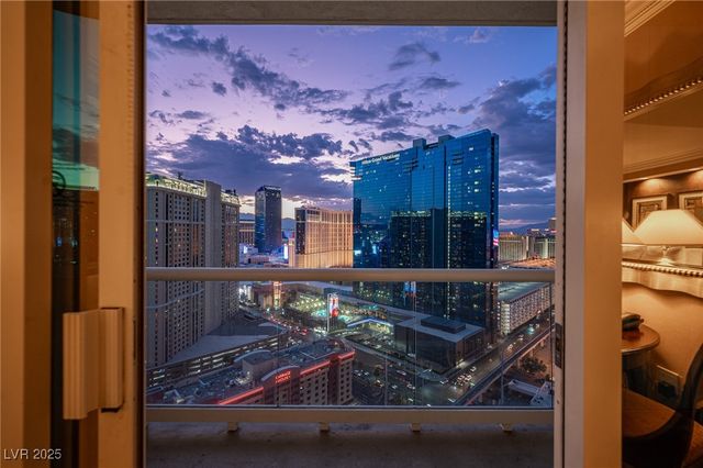 135 East HARMON Avenue 1017, Las Vegas, NV 89109