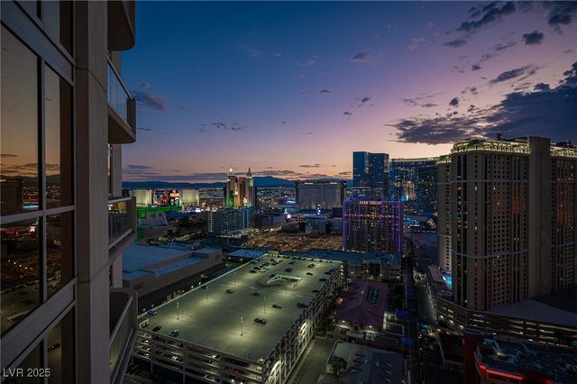 135 East HARMON Avenue 1017, Las Vegas, NV 89109