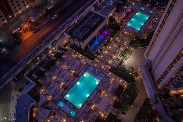 135 East HARMON Avenue 1017, Las Vegas, NV 89109