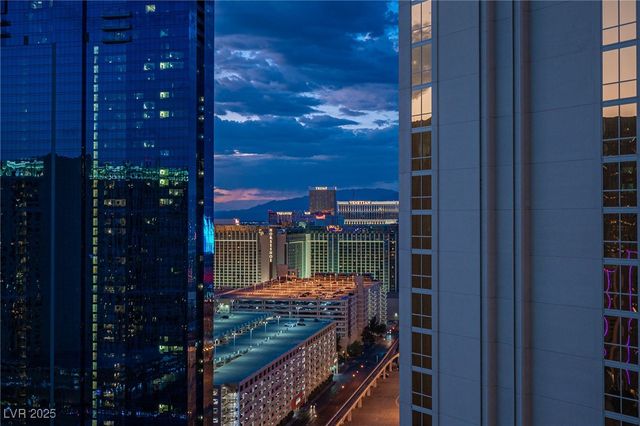 135 East HARMON Avenue 1017, Las Vegas, NV 89109