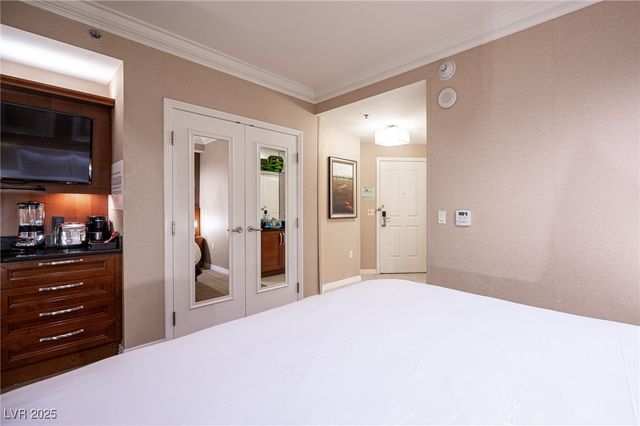 135 East HARMON Avenue 1017, Las Vegas, NV 89109