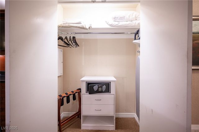 135 East HARMON Avenue 1017, Las Vegas, NV 89109