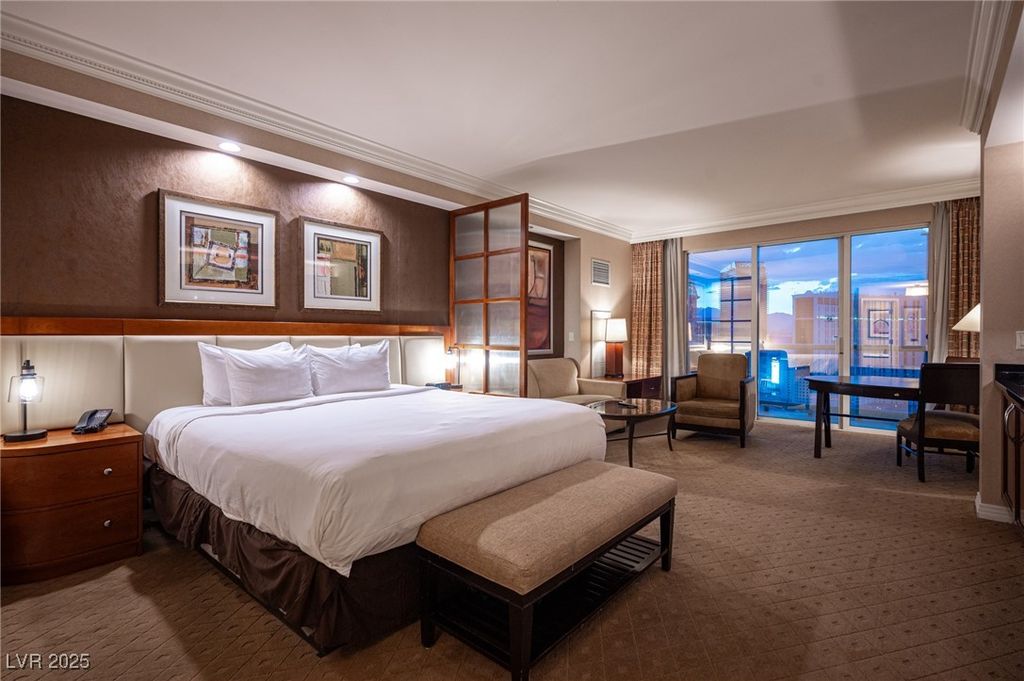 135 East HARMON Avenue 1017, Las Vegas, NV 89109