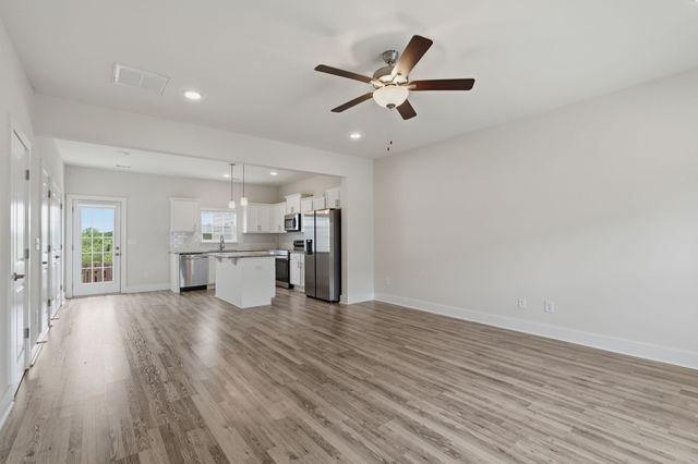 136 Dry Creek Commons Dr, Goodlettsville, TN 37072