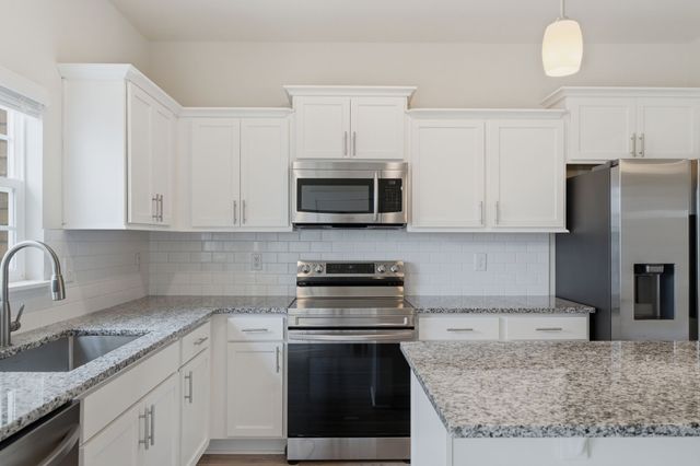136 Dry Creek Commons Dr, Goodlettsville, TN 37072
