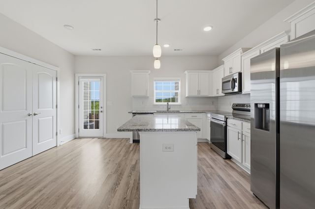 136 Dry Creek Commons Dr, Goodlettsville, TN 37072