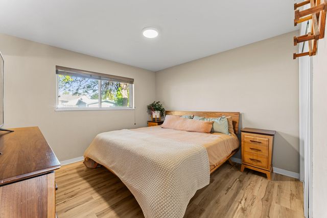 922 SW Spruce Street, Grants Pass, OR 97526