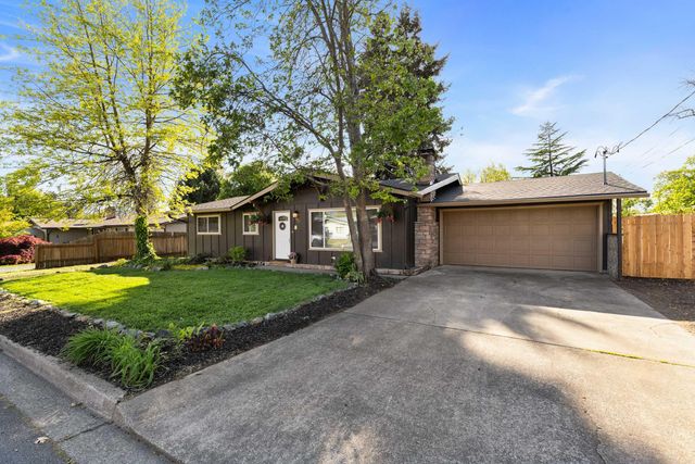 922 SW Spruce Street, Grants Pass, OR 97526