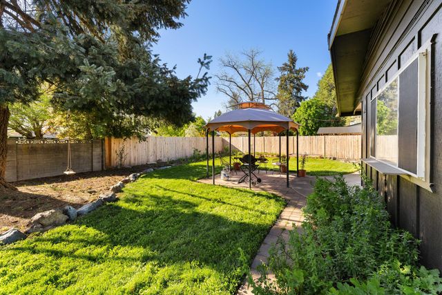 922 SW Spruce Street, Grants Pass, OR 97526