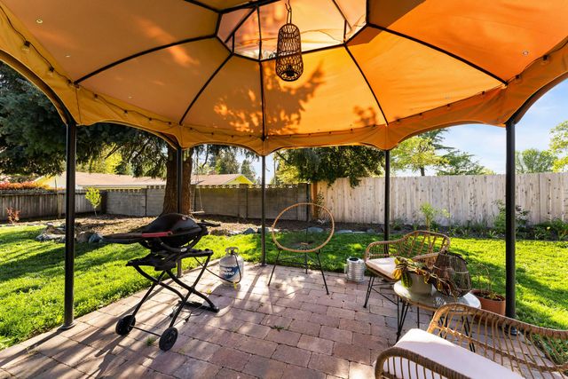 922 SW Spruce Street, Grants Pass, OR 97526