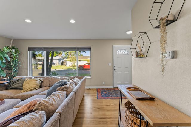 922 SW Spruce Street, Grants Pass, OR 97526