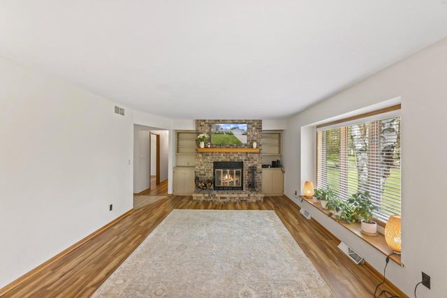 9906 Concord DRIVE, Mequon, WI 53097