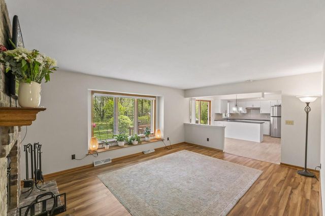 9906 Concord DRIVE, Mequon, WI 53097