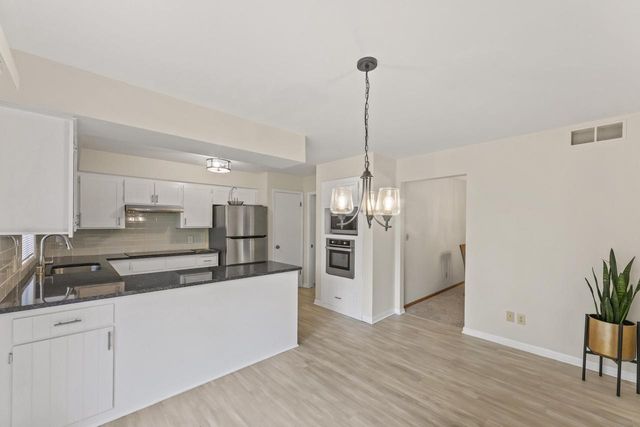 9906 Concord DRIVE, Mequon, WI 53097