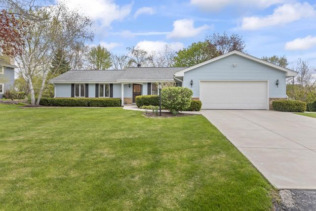 9906 Concord DRIVE, Mequon, WI 53097