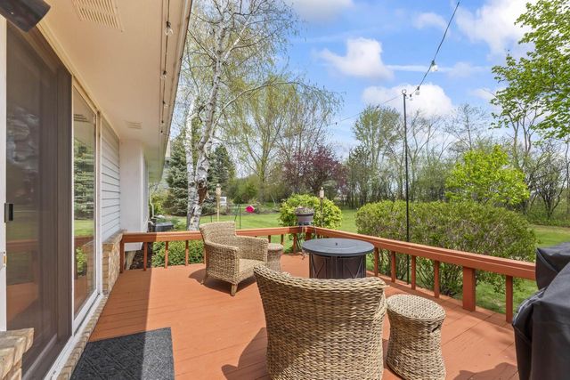 9906 Concord DRIVE, Mequon, WI 53097
