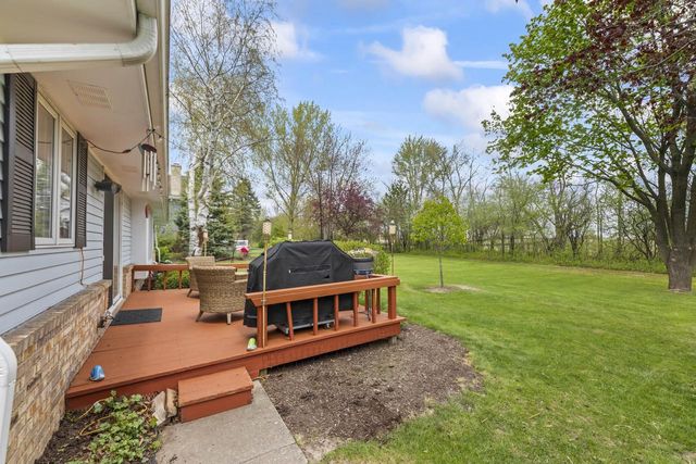 9906 Concord DRIVE, Mequon, WI 53097