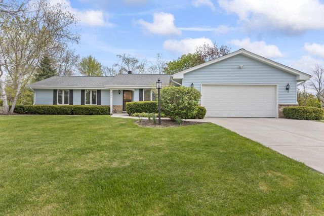9906 Concord DRIVE, Mequon, WI 53097