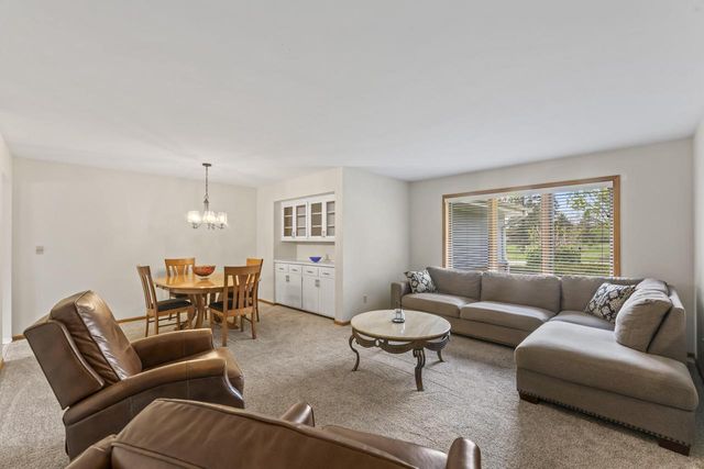 9906 Concord DRIVE, Mequon, WI 53097