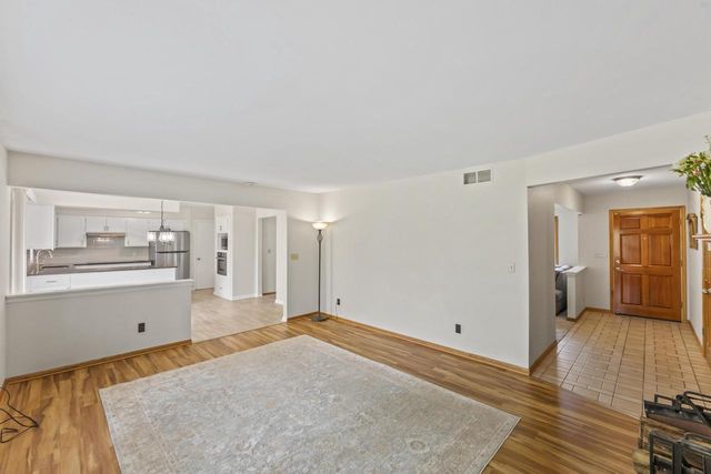9906 Concord DRIVE, Mequon, WI 53097